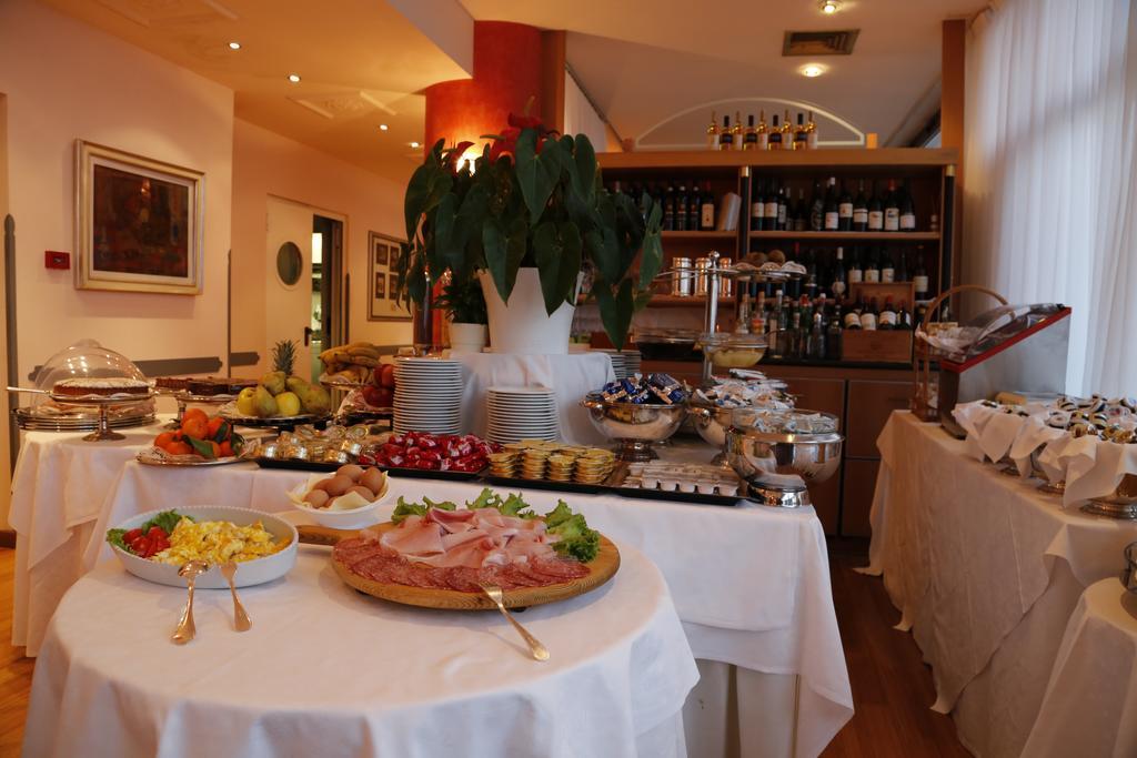 Greif Hotel Maria Theresia Trieste Exterior photo