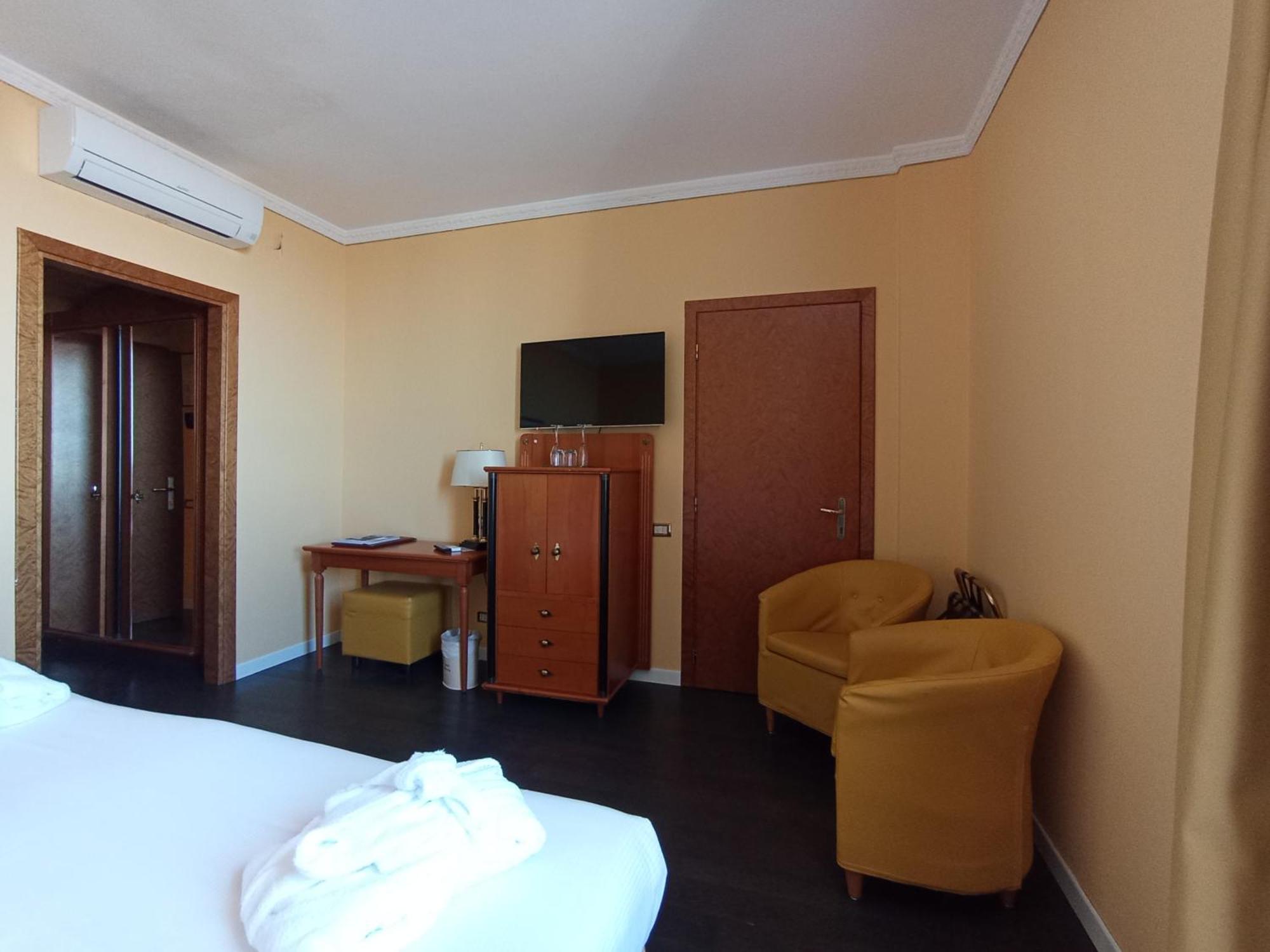 Greif Hotel Maria Theresia Trieste Exterior photo